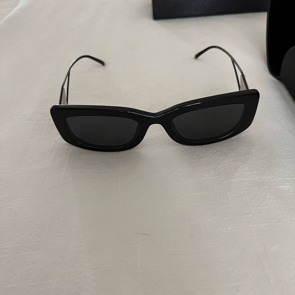 Authentic PRADA sunglasses with triangle logo - Picture 2 of 12